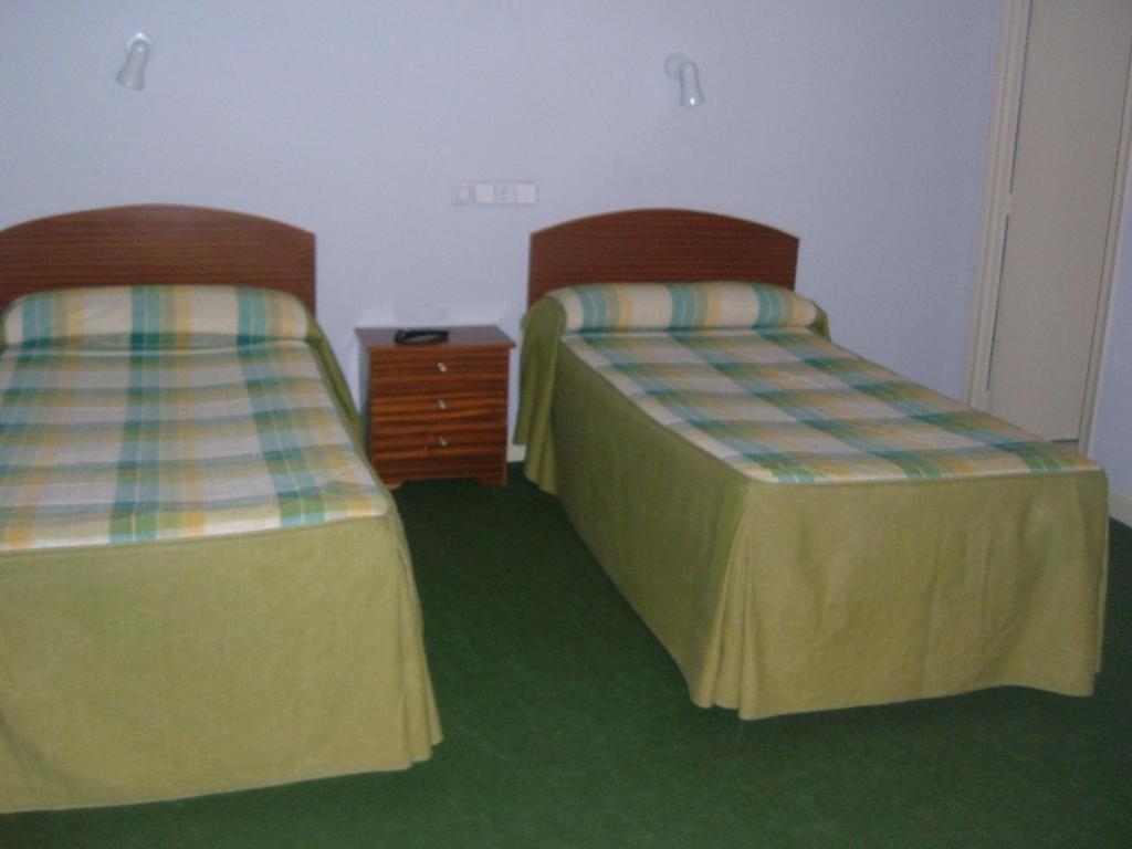 Hostal Olga Madrid Exterior foto