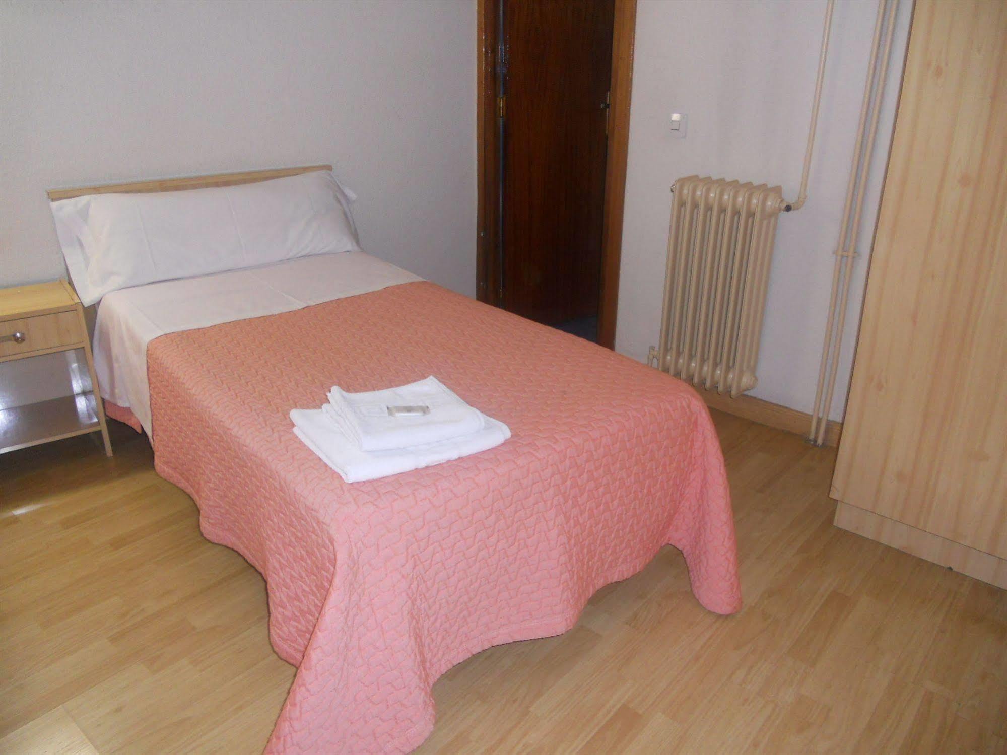 Hostal Olga Madrid Exterior foto