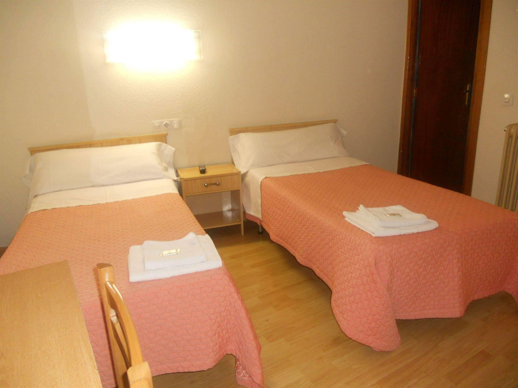 Hostal Olga Madrid Exterior foto