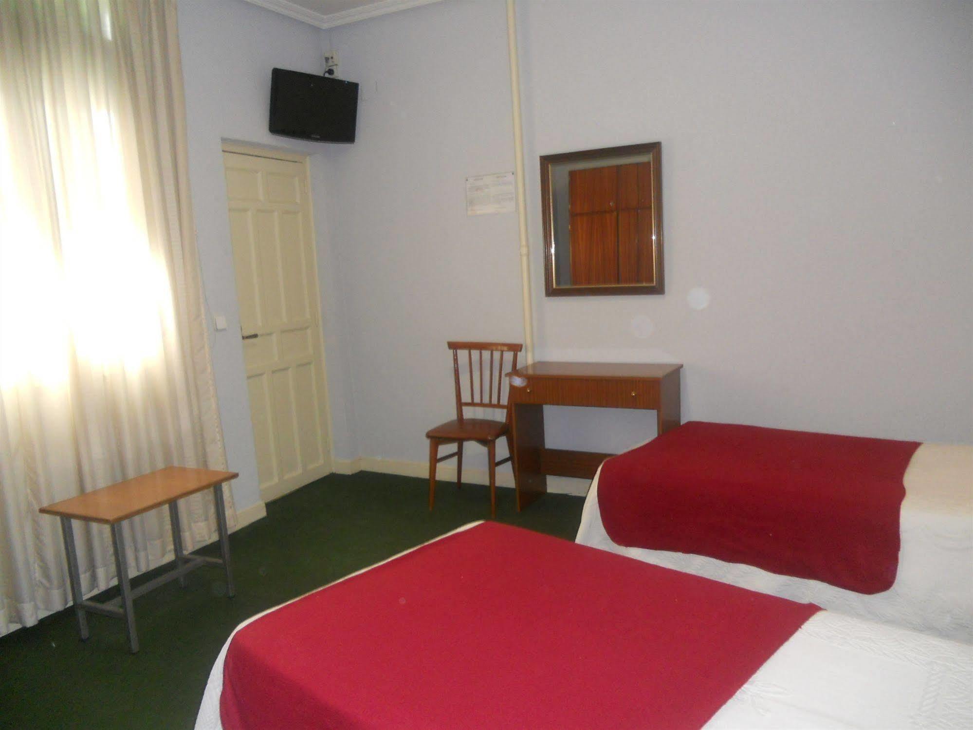 Hostal Olga Madrid Exterior foto