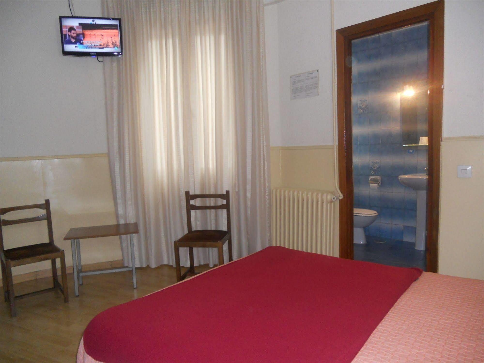 Hostal Olga Madrid Exterior foto